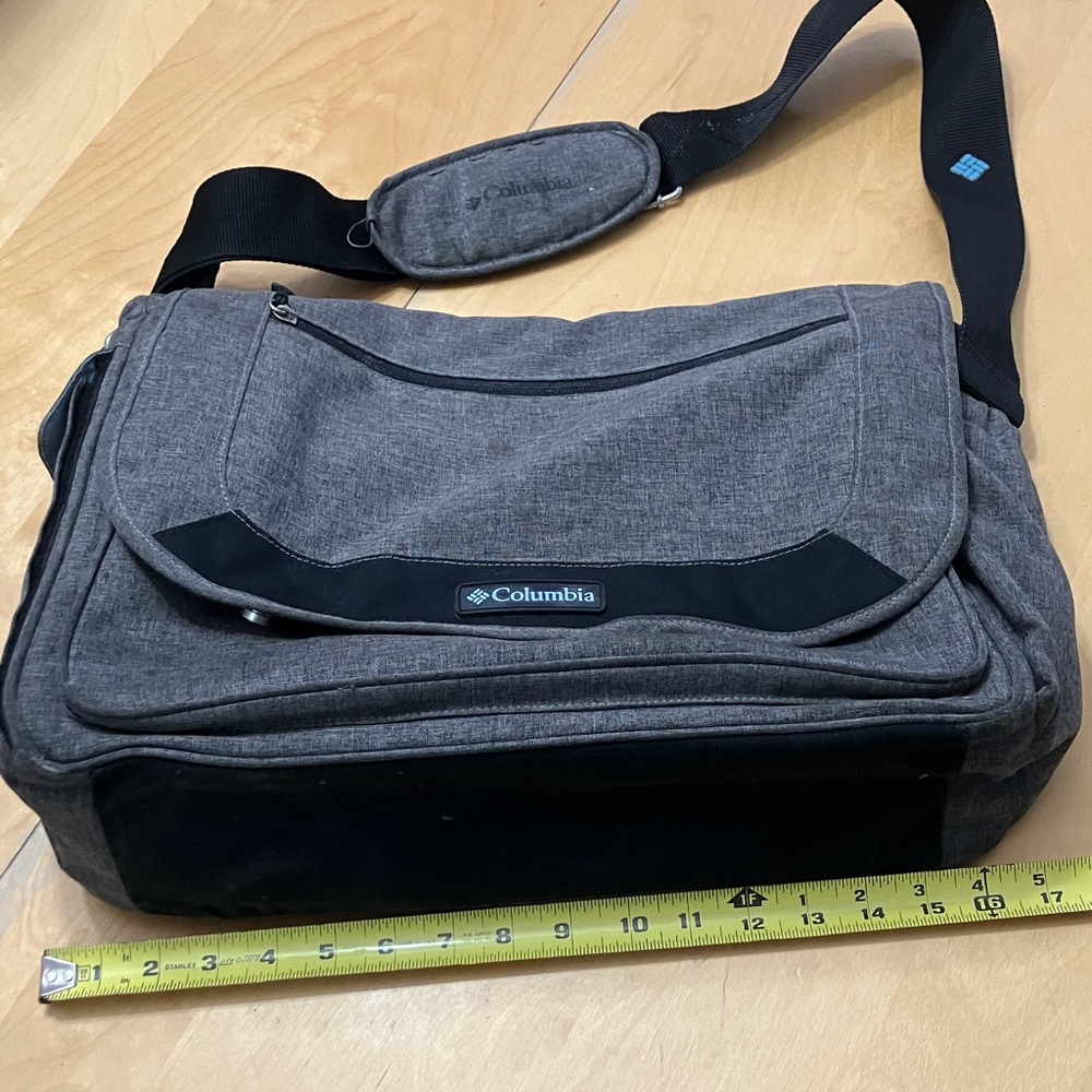 Columbia grey messenger style diaper bag / school bag good used condition